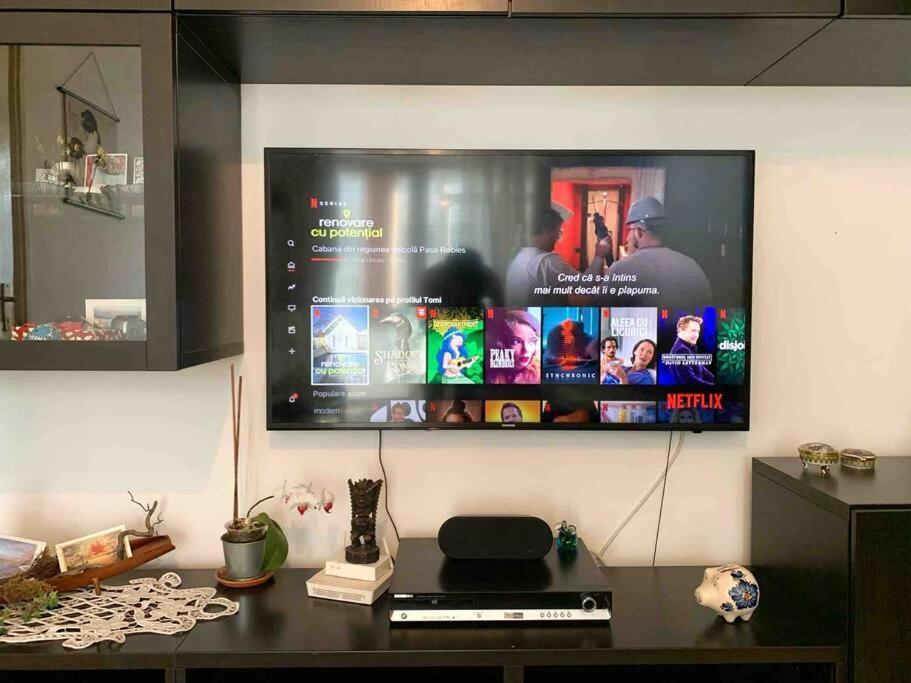 Central Apartment Muncii Area Netflix Bukares Bagian luar foto