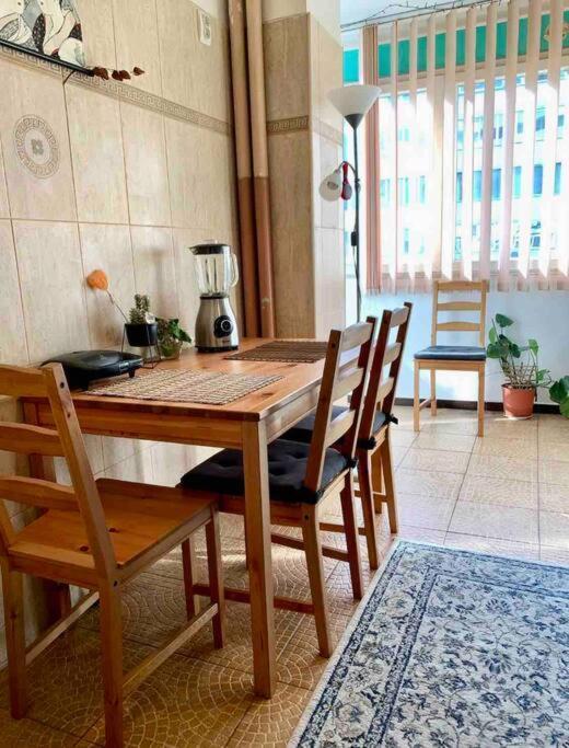 Central Apartment Muncii Area Netflix Bukares Bagian luar foto