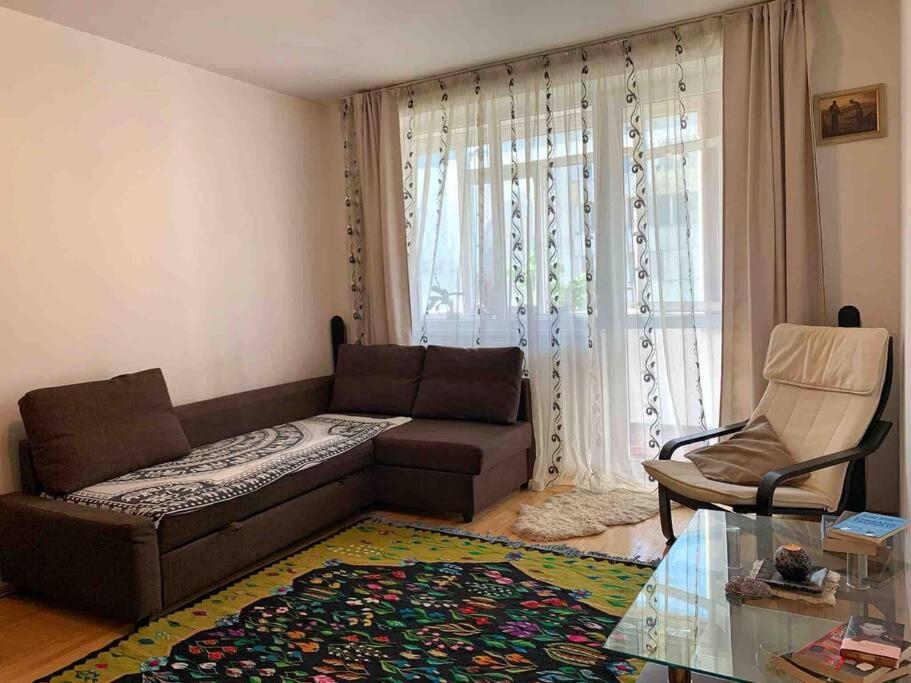 Central Apartment Muncii Area Netflix Bukares Bagian luar foto