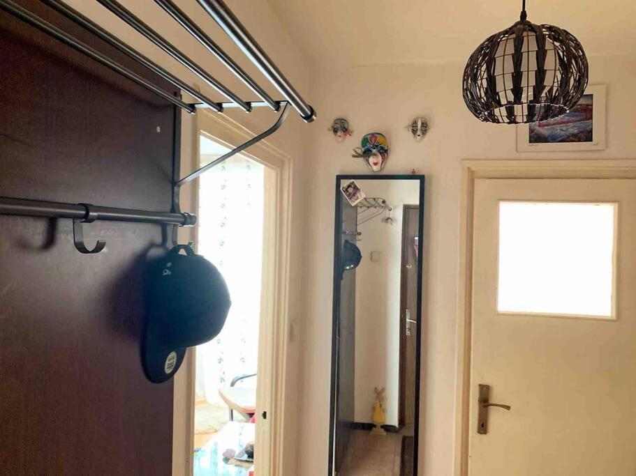 Central Apartment Muncii Area Netflix Bukares Bagian luar foto