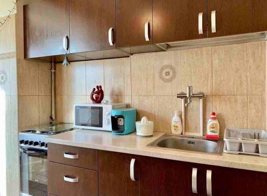 Central Apartment Muncii Area Netflix Bukares Bagian luar foto