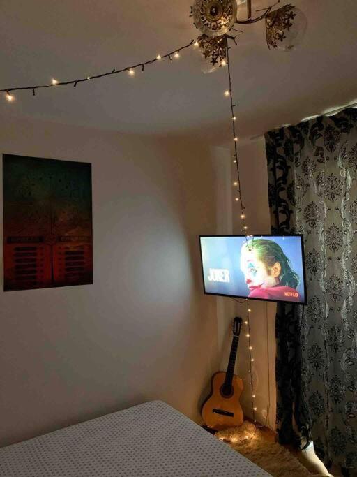 Central Apartment Muncii Area Netflix Bukares Bagian luar foto