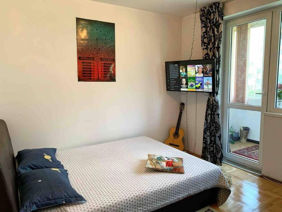 Central Apartment Muncii Area Netflix Bukares Bagian luar foto