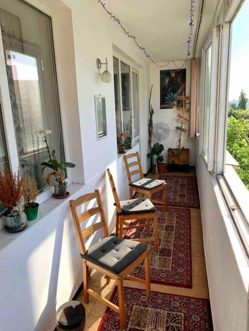 Central Apartment Muncii Area Netflix Bukares Bagian luar foto