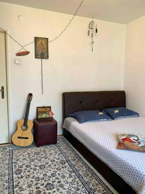 Central Apartment Muncii Area Netflix Bukares Bagian luar foto